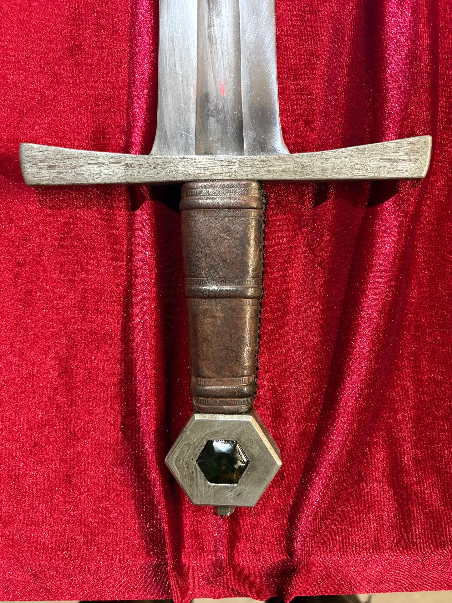 Type XIV hex arming sword