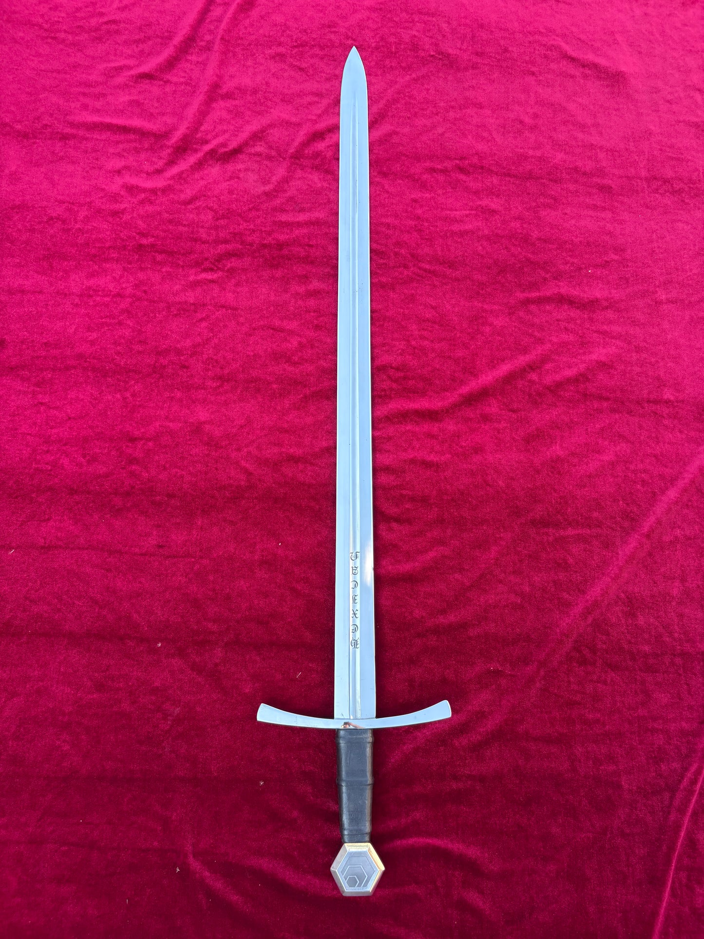 Hex type X arming sword